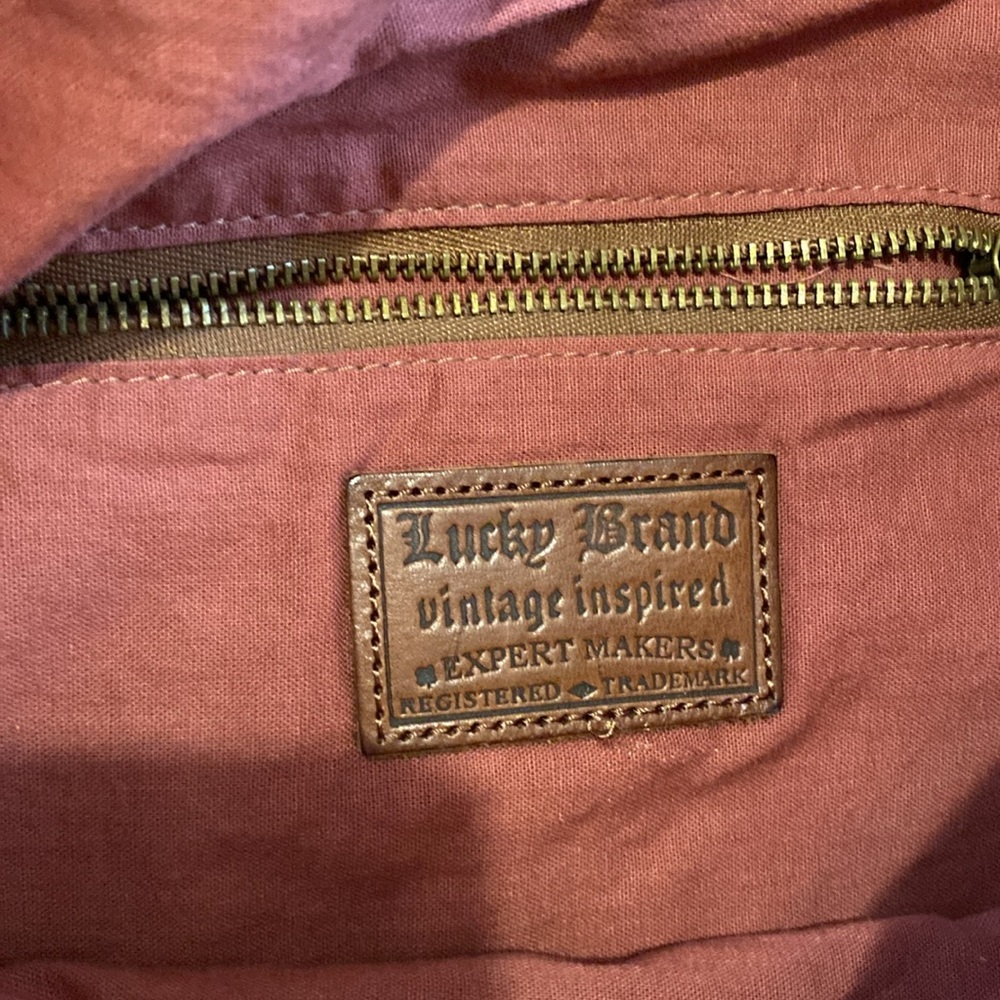 Large lucky brand suede, Crossbody - Picture 3 of 7